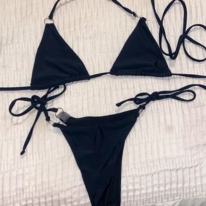 It’s a super cute small adjustment black bikini
